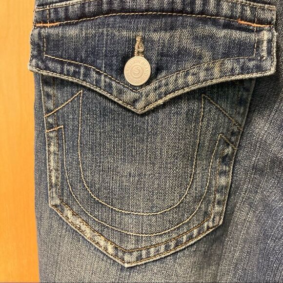 TRUE RELIGION Joey Distressed Wiskering Jeans w/ Embroidered Back Pocket Sz 32 - Picture 8 of 16